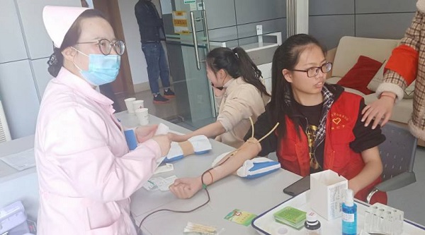 机电工程学院组织志愿者走进市中心血站参观学习+机电工程学院（3）.jpg